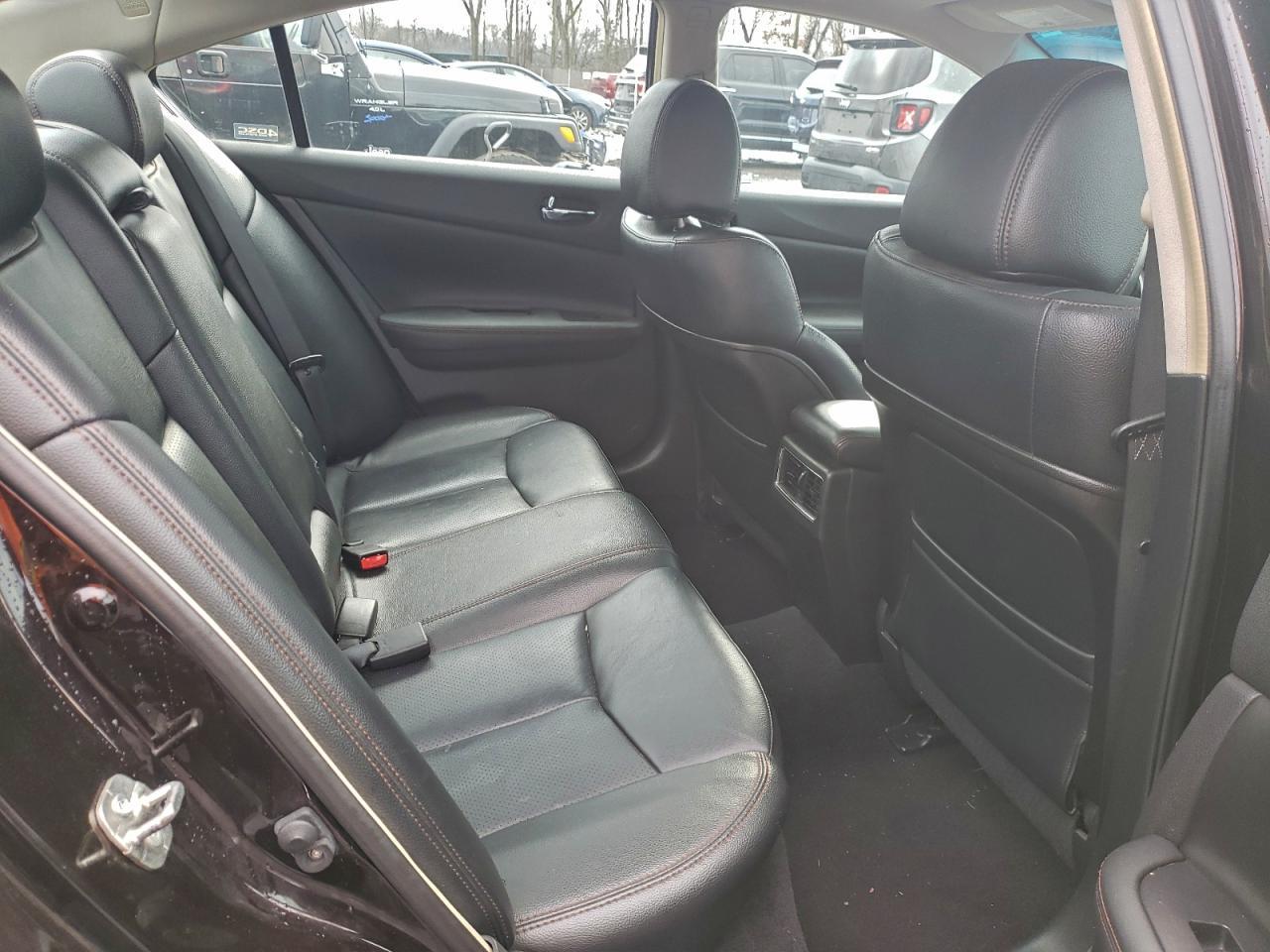 2011 NISSAN Maxima