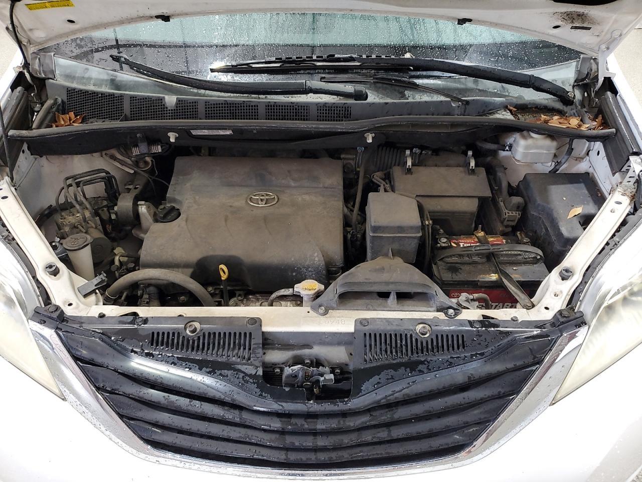 2014 TOYOTA SIENNA