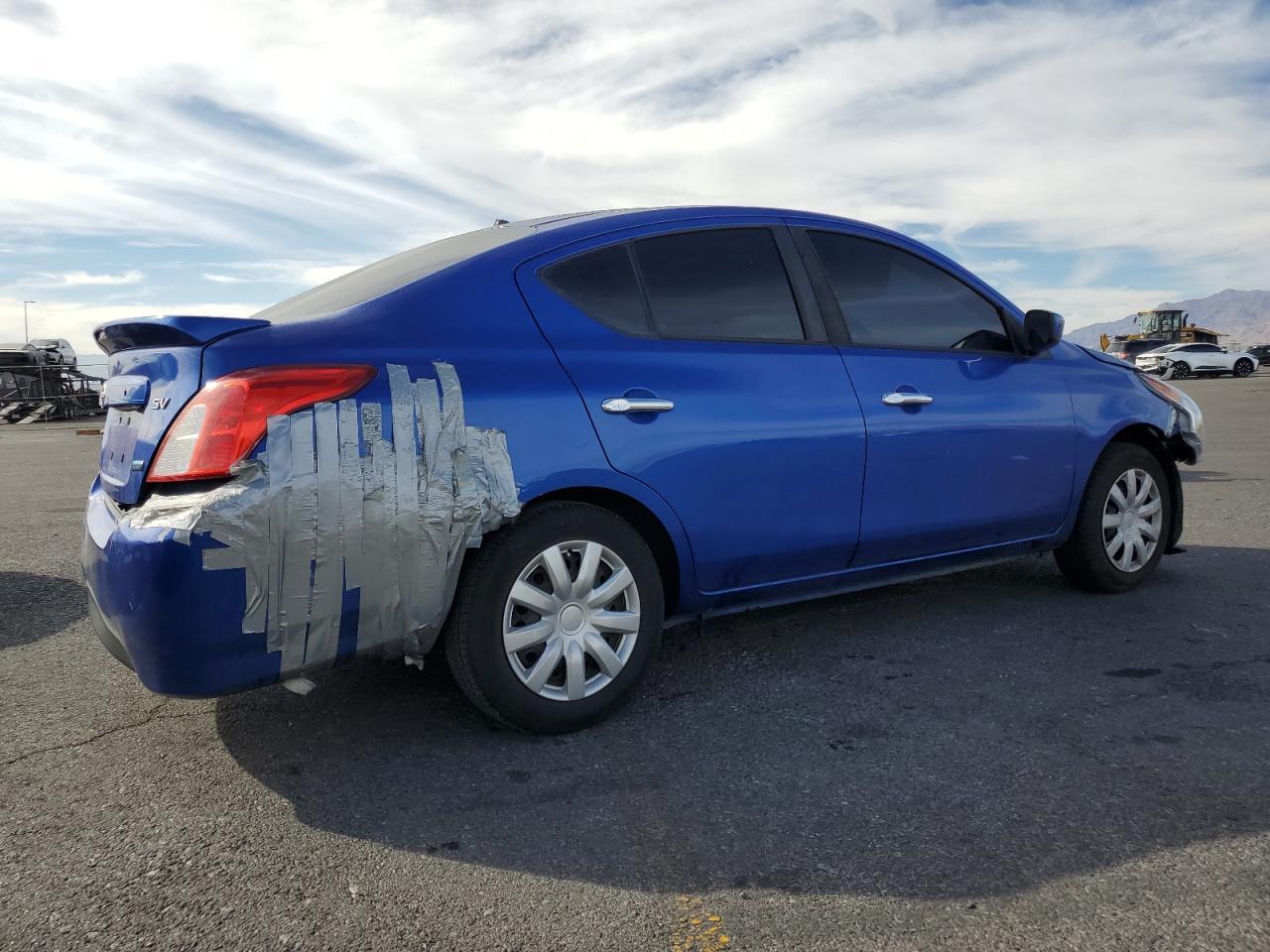 2015 NISSAN VERSA