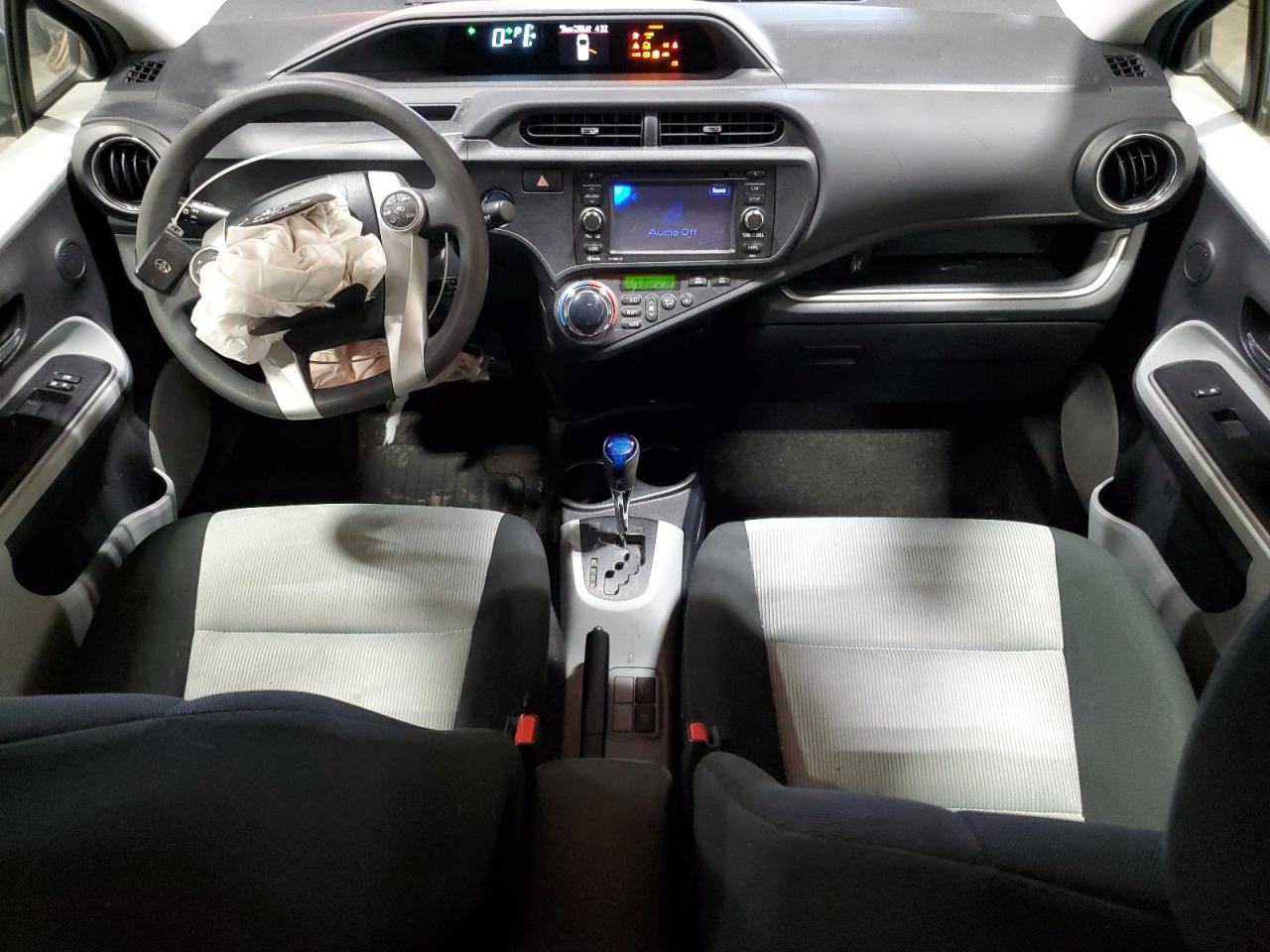 2014 TOYOTA Prius c