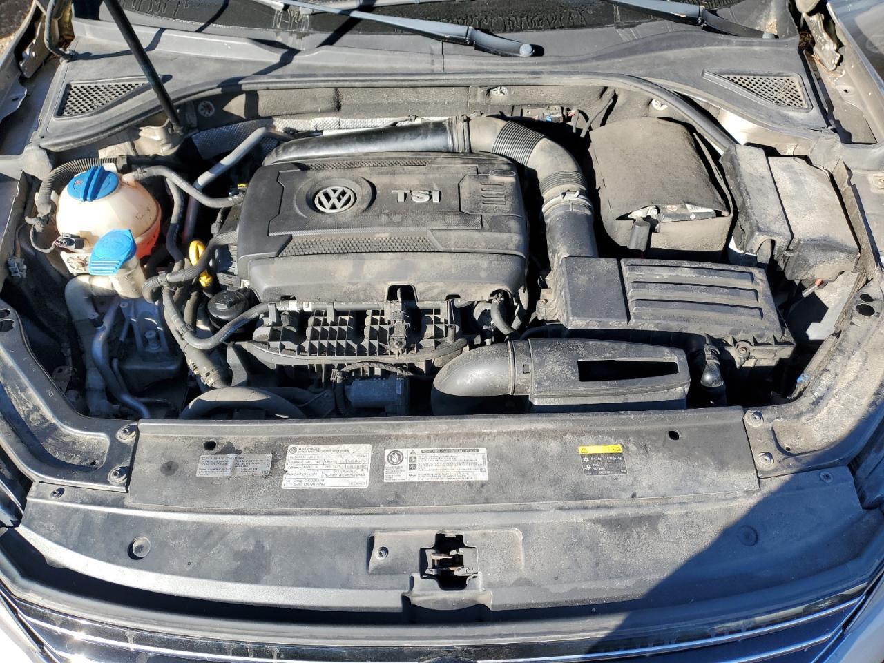 2016 VOLKSWAGEN Passat