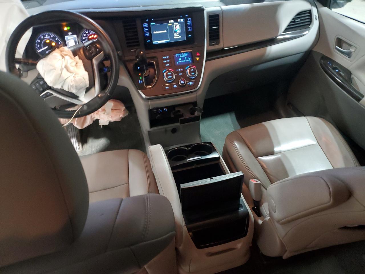 2015 TOYOTA SIENNA