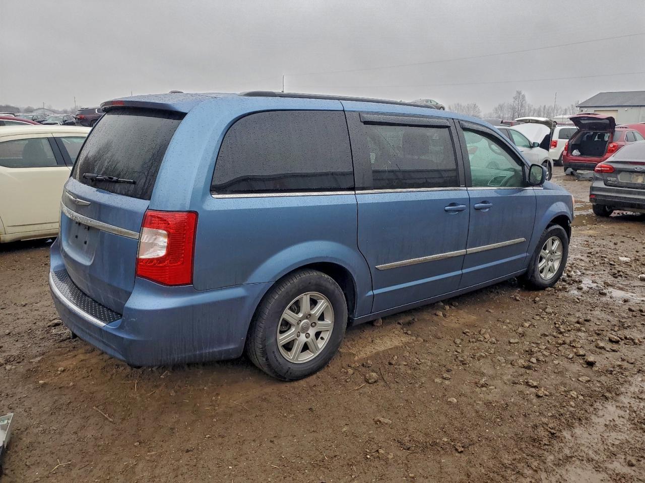 2012 CHRYSLER Town & Country