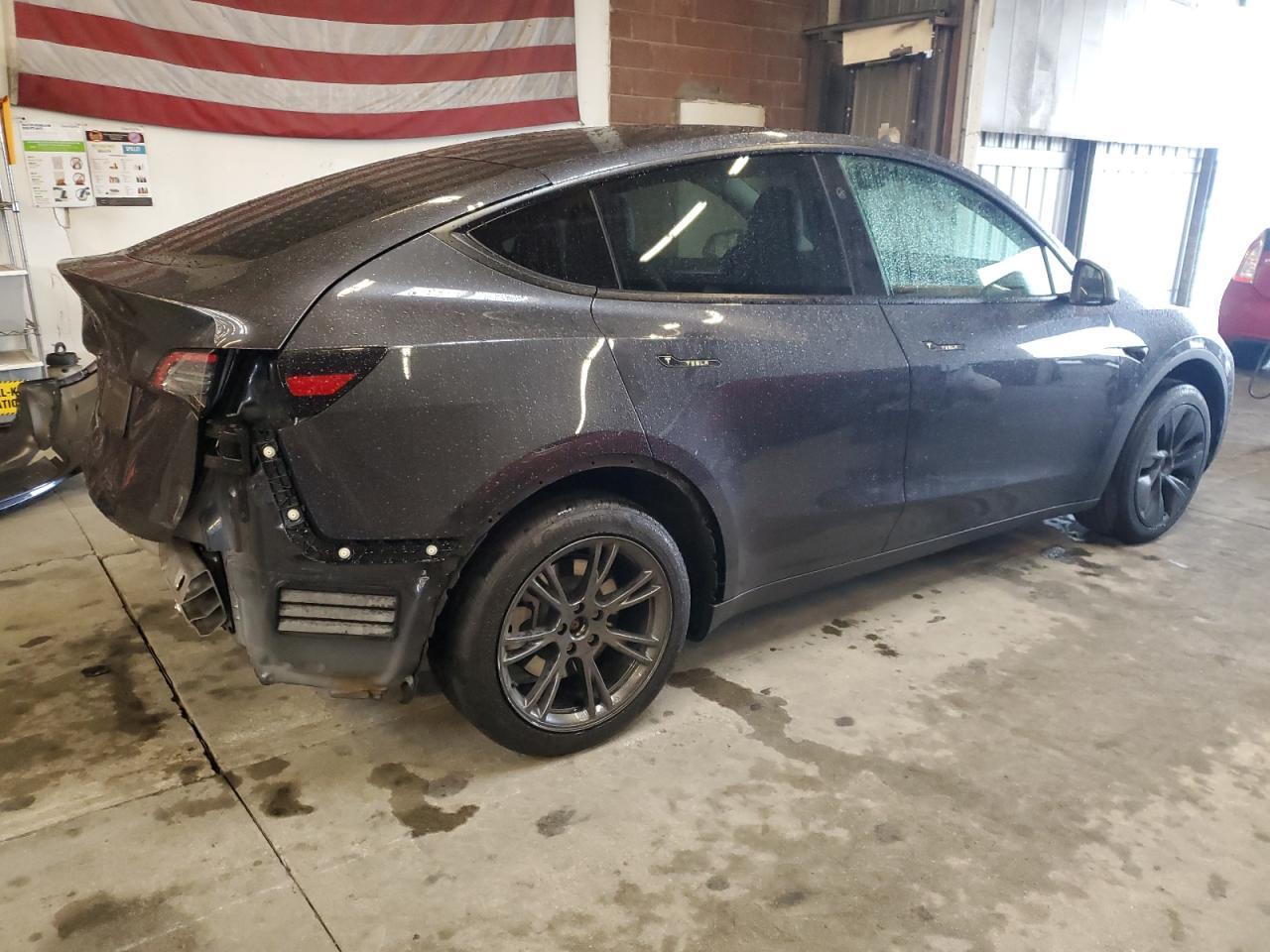 2024 TESLA MODEL Y