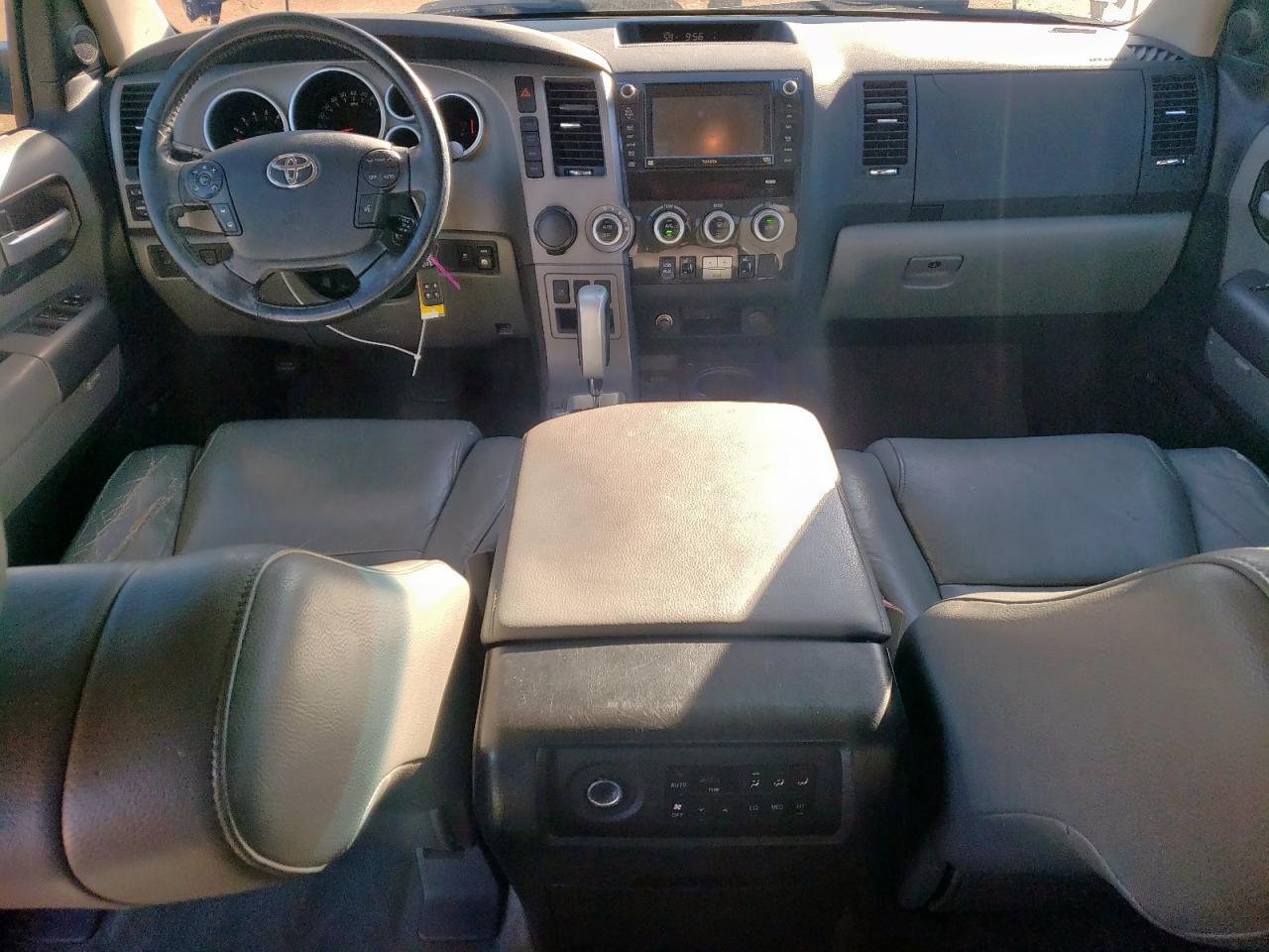 2011 TOYOTA Sequoia