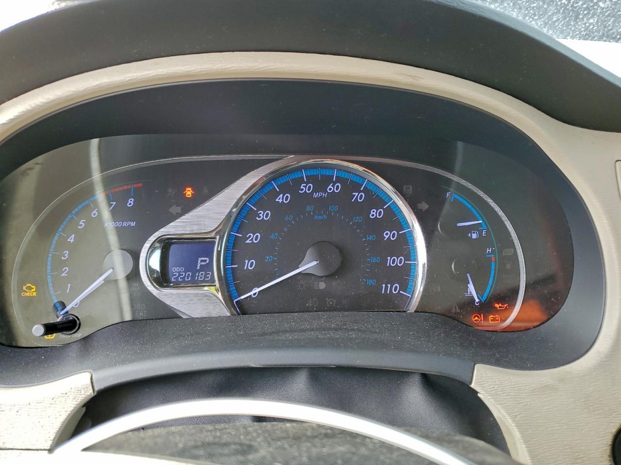 2011 TOYOTA SIENNA