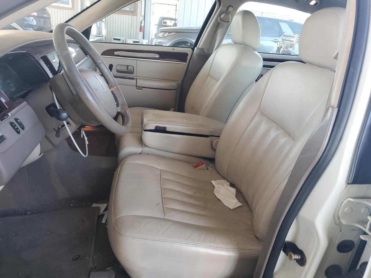 2005 LINCOLN Town Car