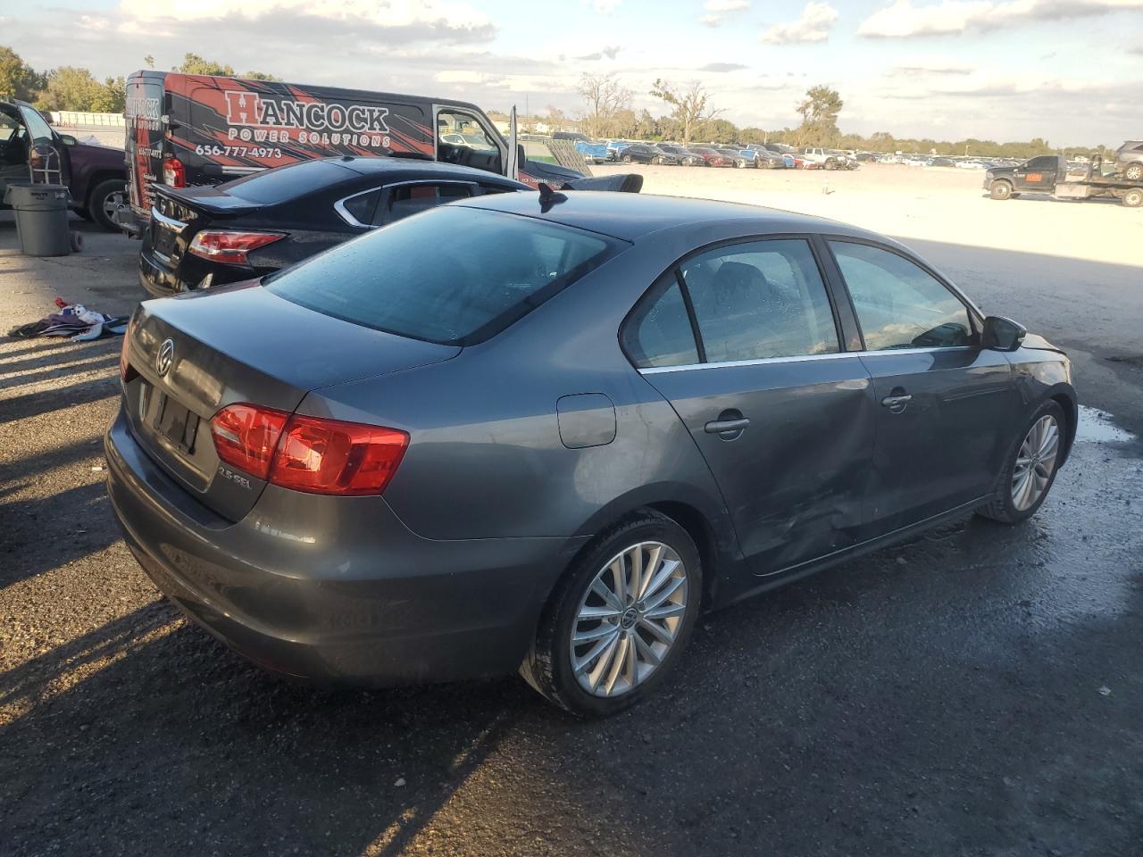 2011 VOLKSWAGEN JETTA