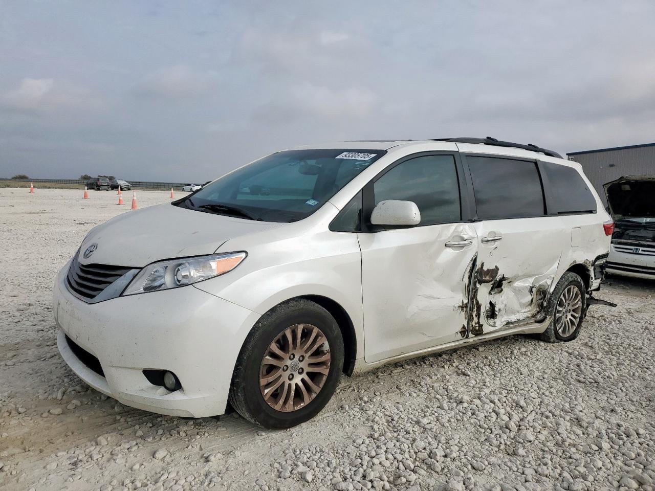 2017 TOYOTA SIENNA