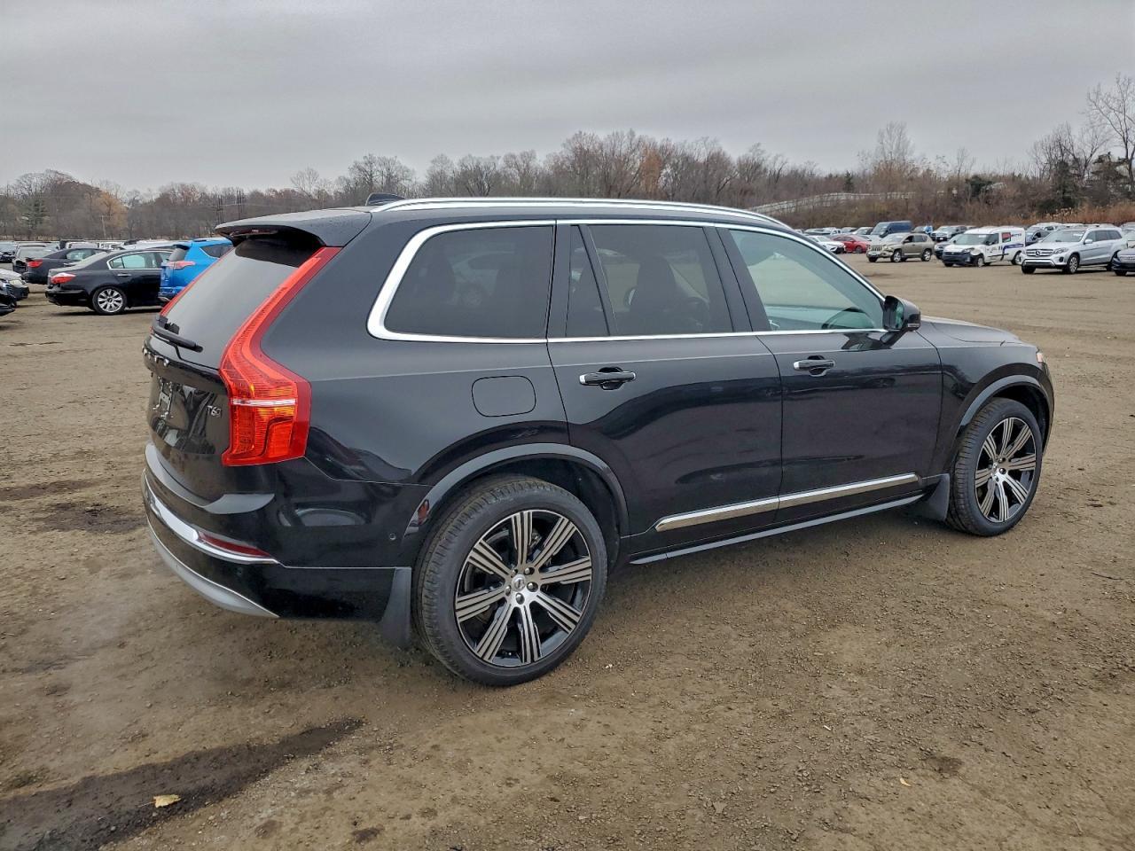 2022 VOLVO XC90