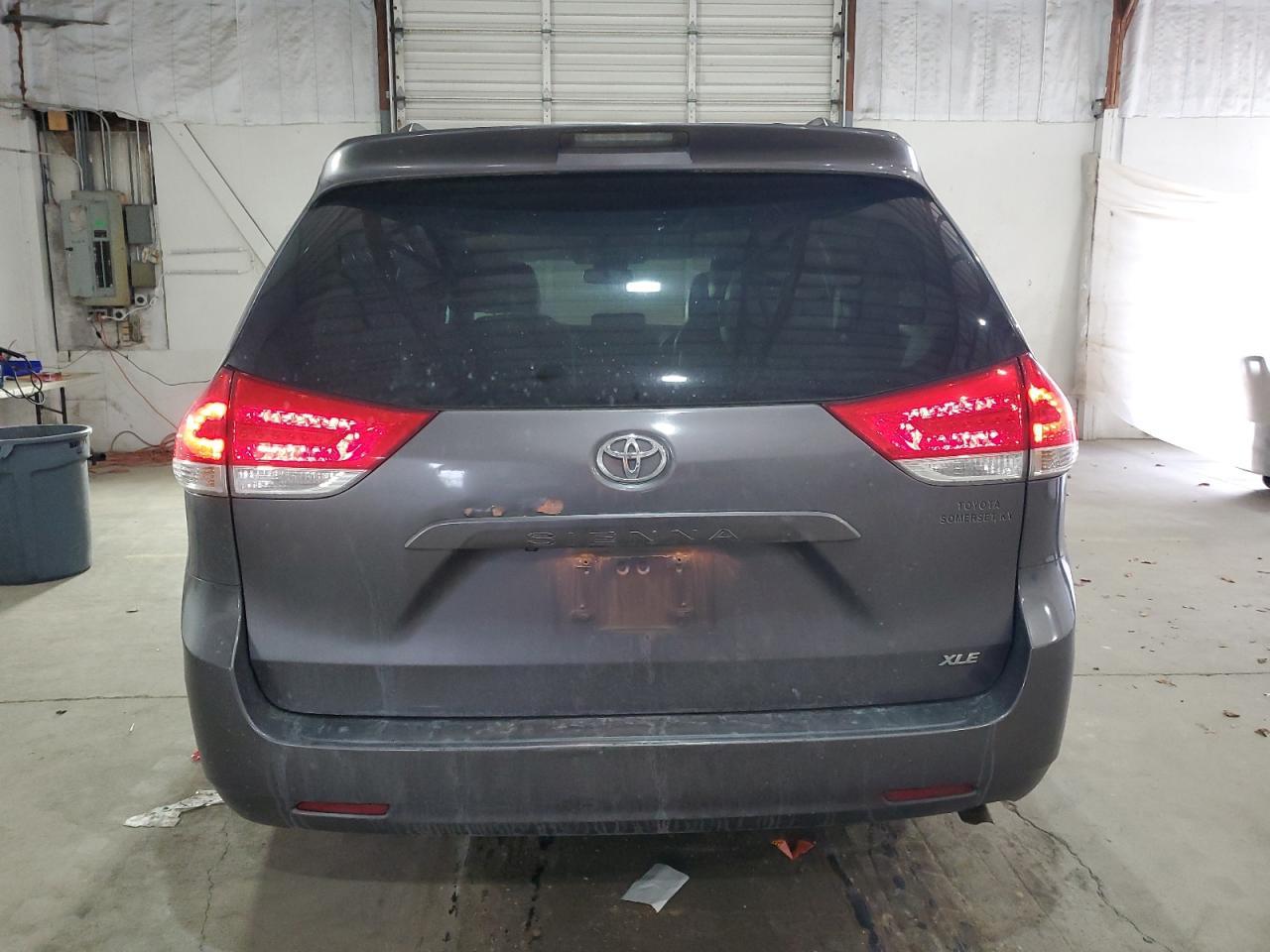 2012 TOYOTA SIENNA