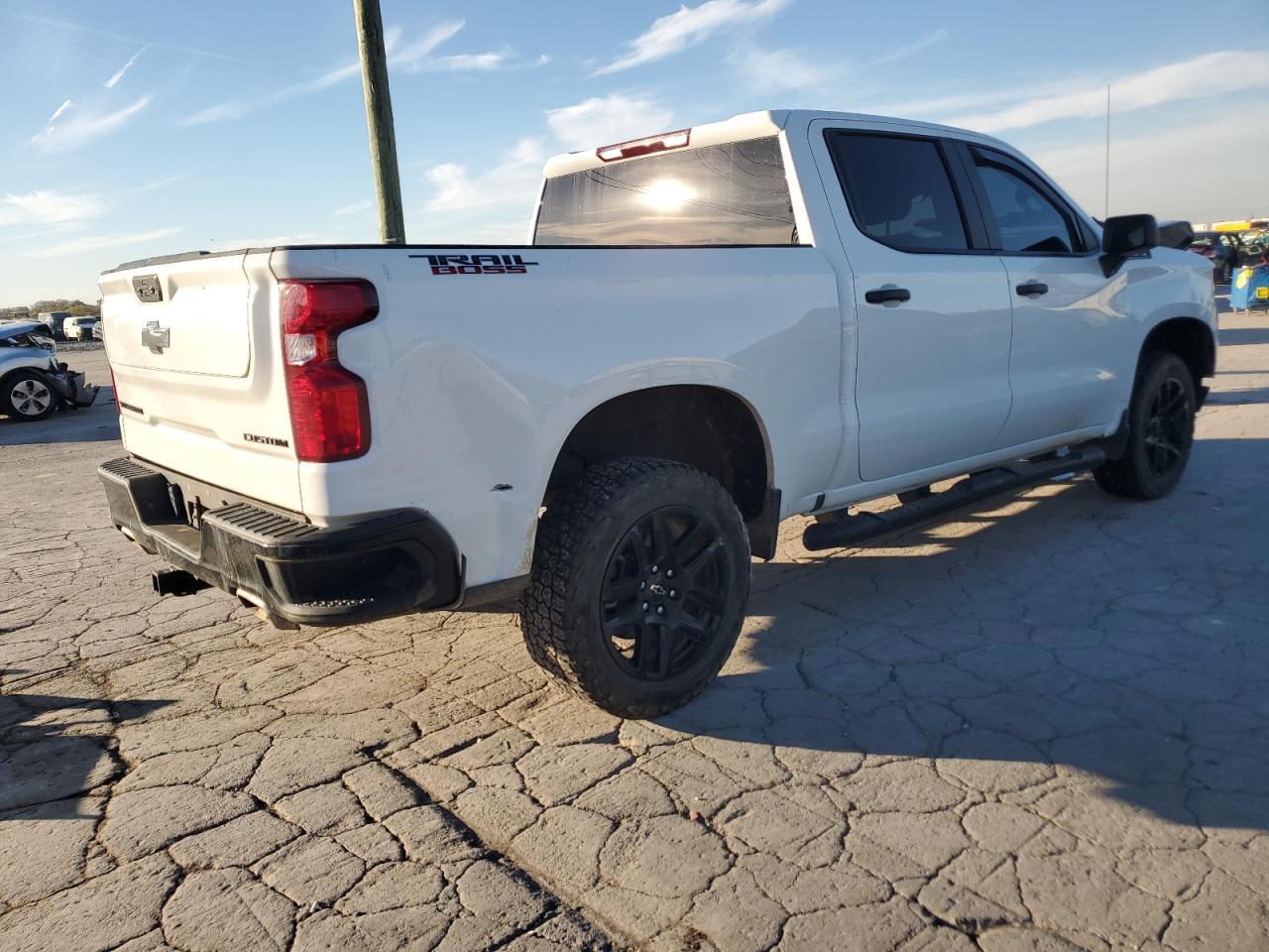 2024 CHEVROLET Silverado