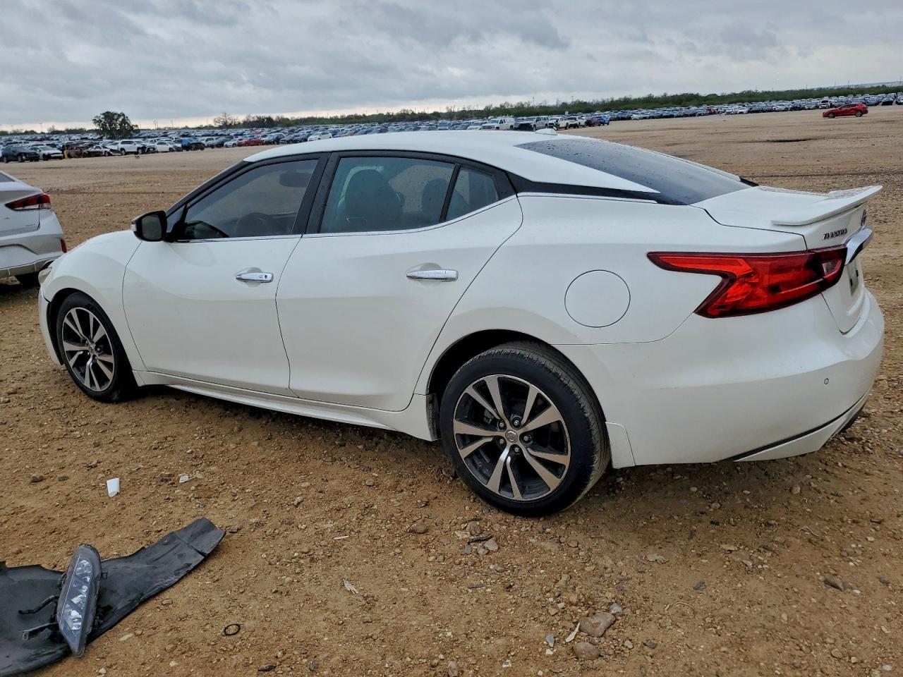 2016 NISSAN Maxima