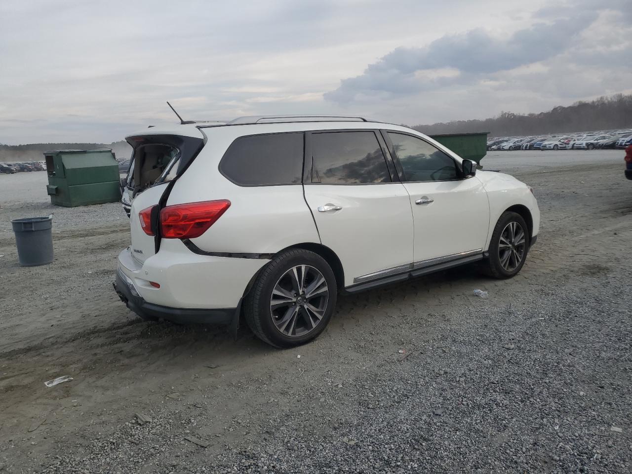 2017 NISSAN PATHFINDER