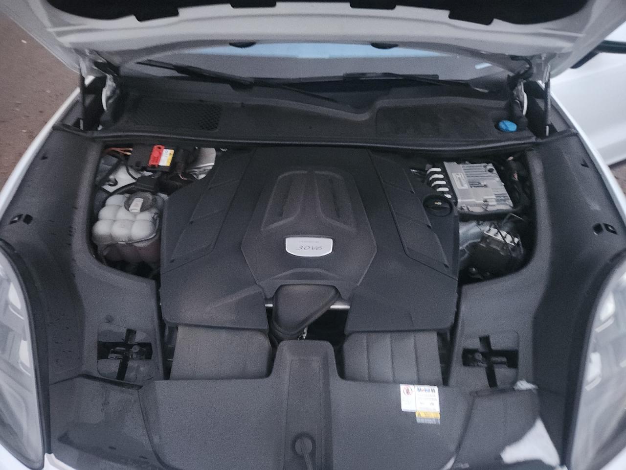 2022 PORSCHE CAYENNE