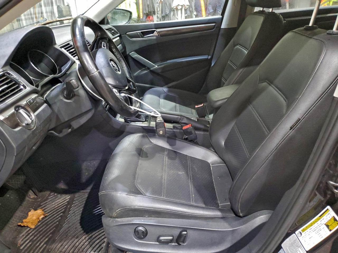 2017 VOLKSWAGEN Passat