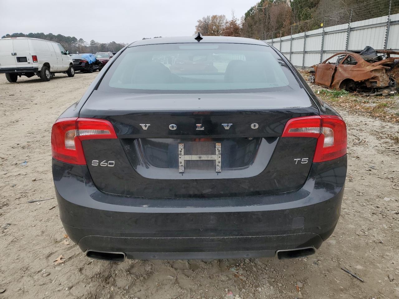2015 VOLVO S60