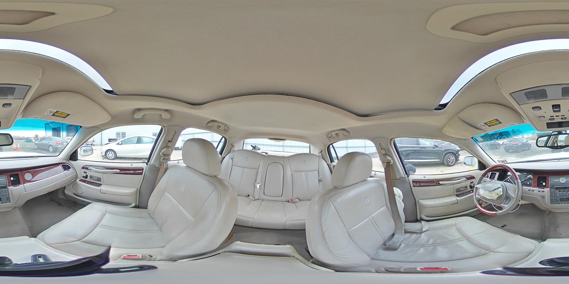 2003 LINCOLN Town Car