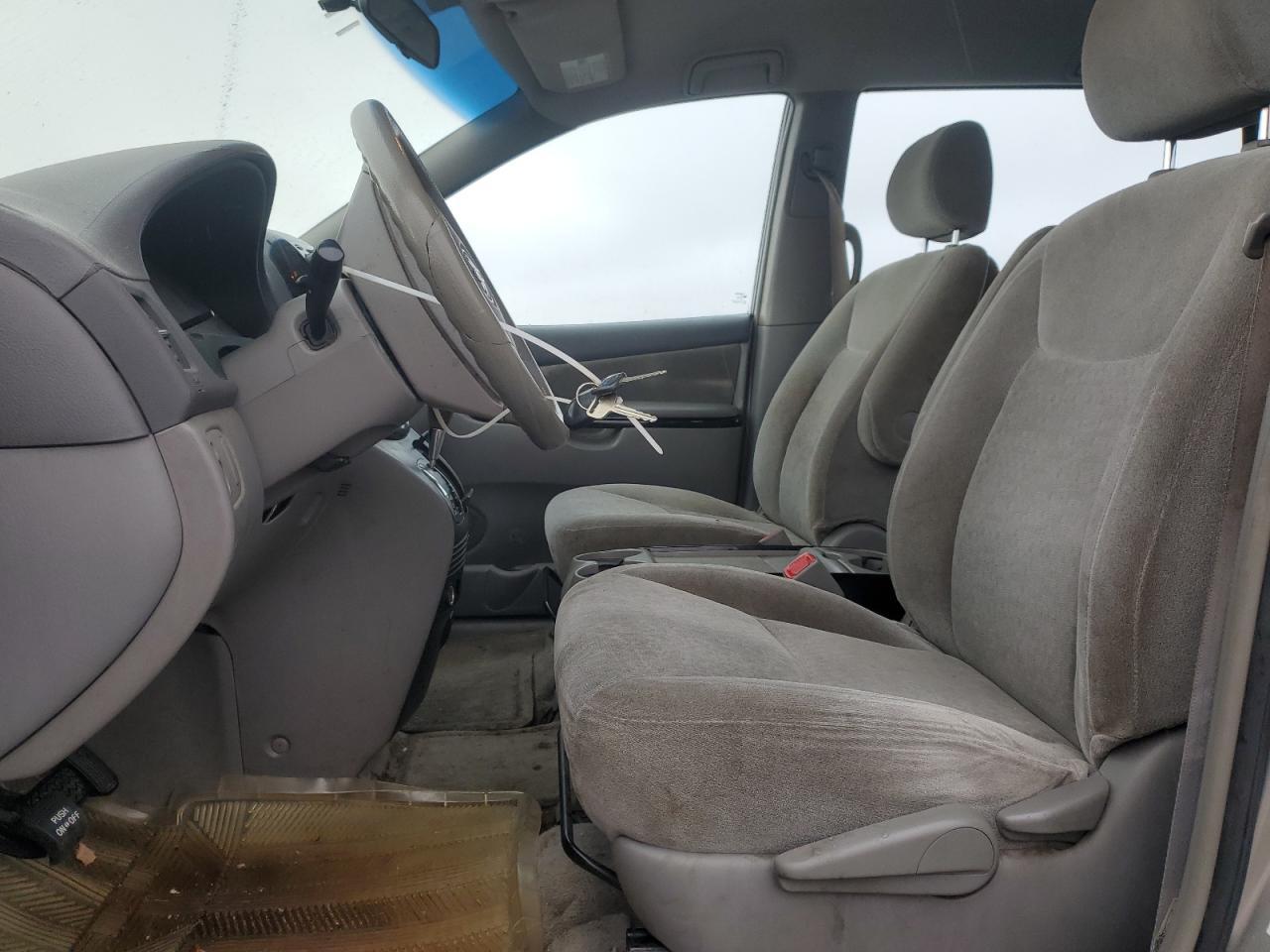 2005 TOYOTA SIENNA