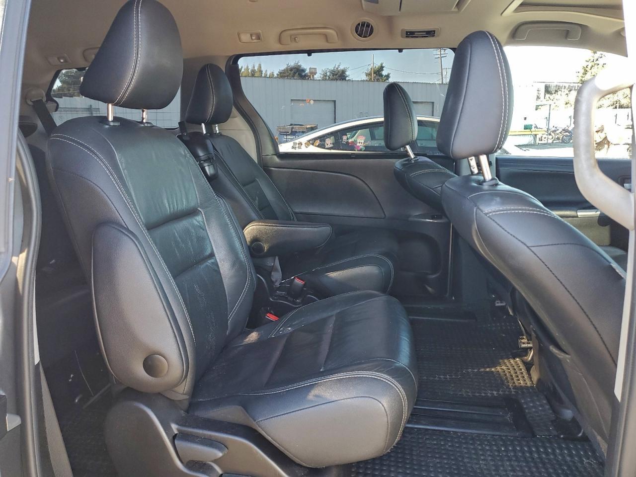 2017 TOYOTA SIENNA