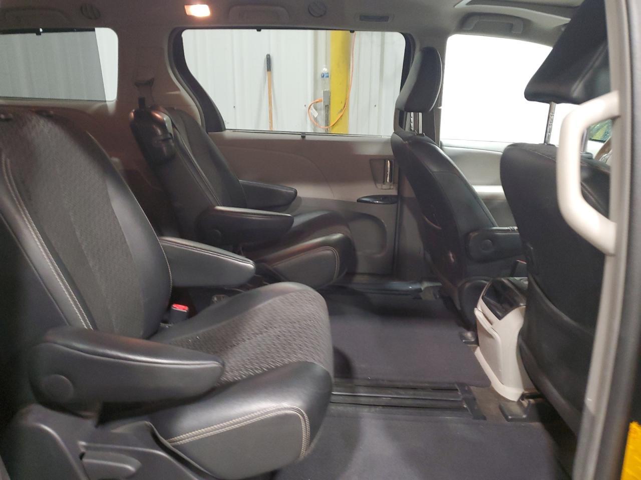 2013 TOYOTA SIENNA