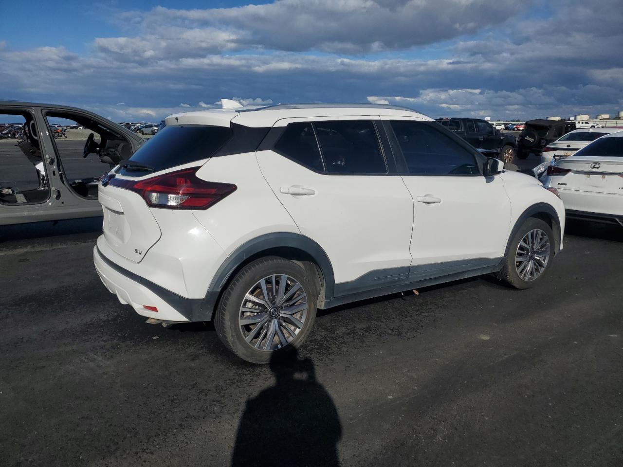 2021 NISSAN KICKS