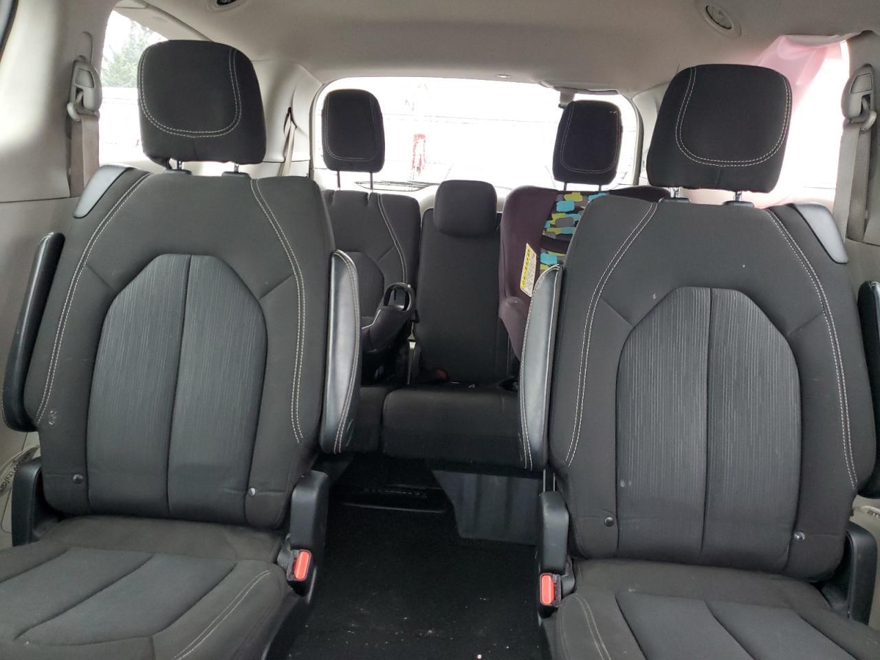 2022 CHRYSLER Voyager