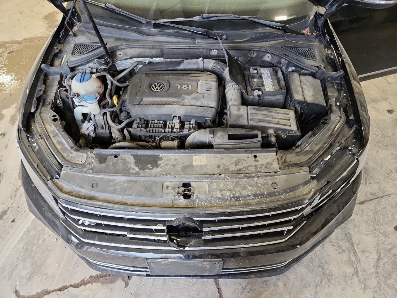 2016 VOLKSWAGEN Passat