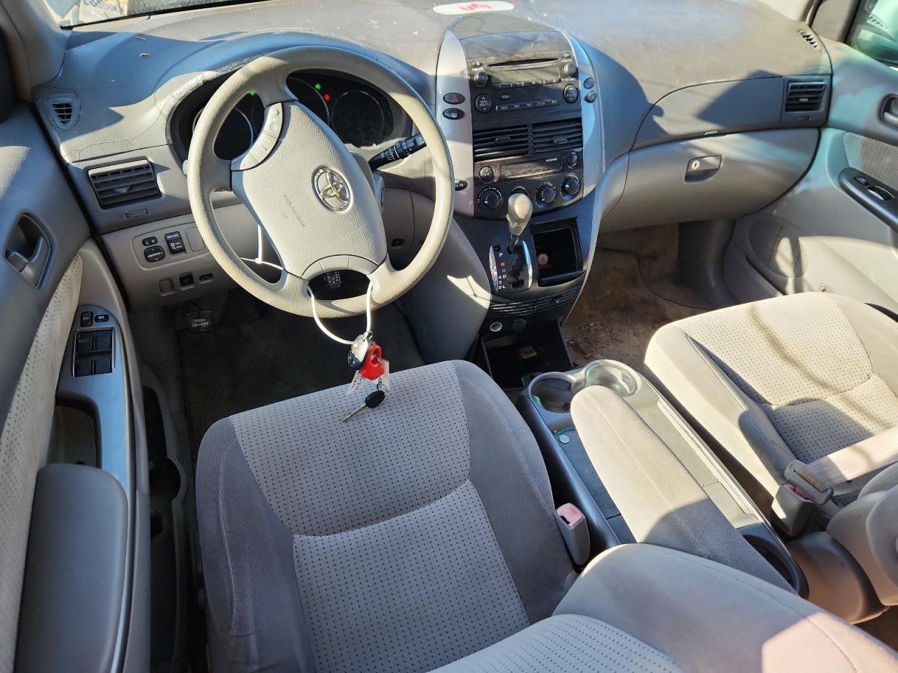 2009 TOYOTA SIENNA