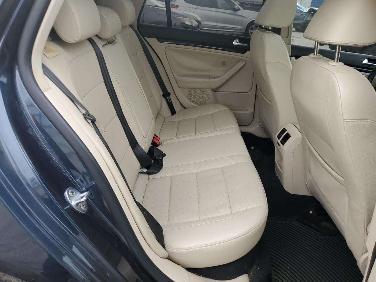 2010 VOLKSWAGEN JETTA