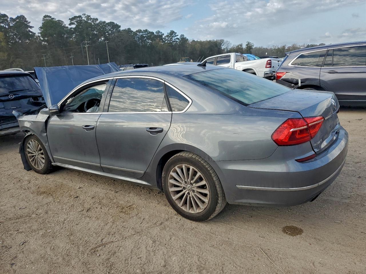 2016 VOLKSWAGEN Passat