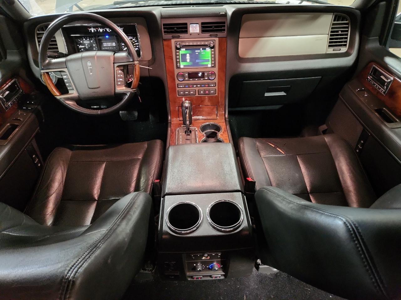 2011 LINCOLN Navigator