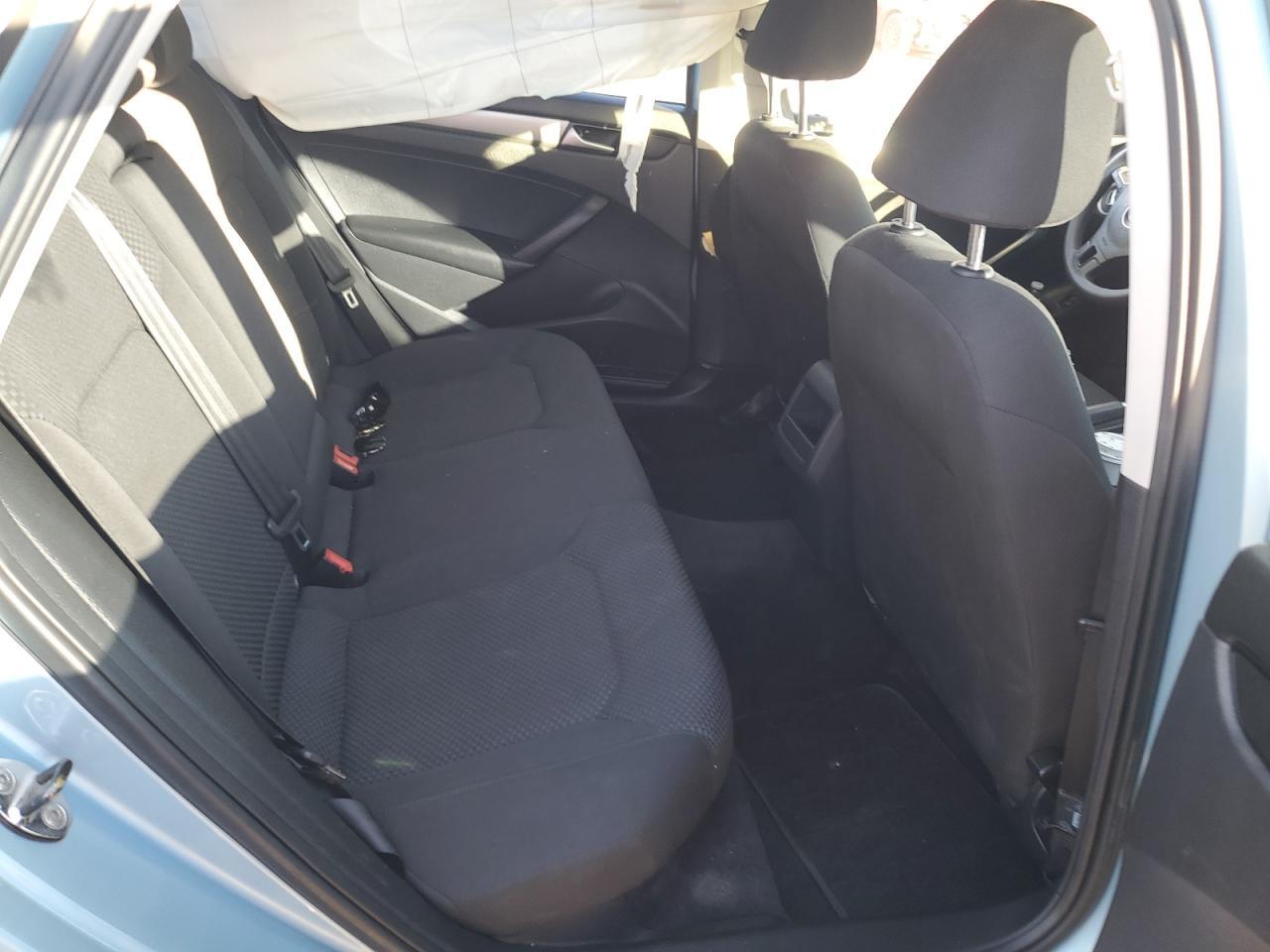 2012 VOLKSWAGEN Passat