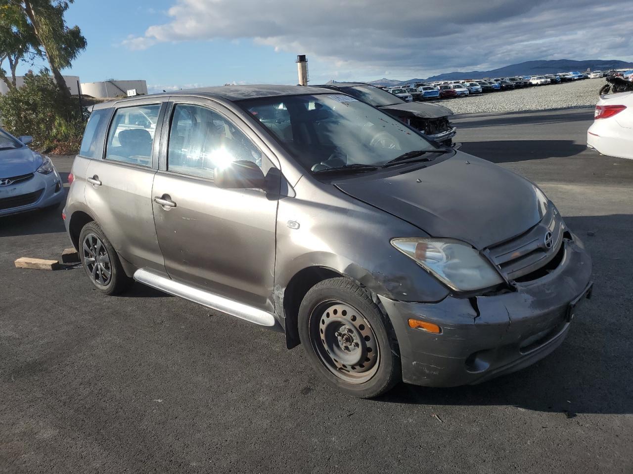 2005 TOYOTA SCION