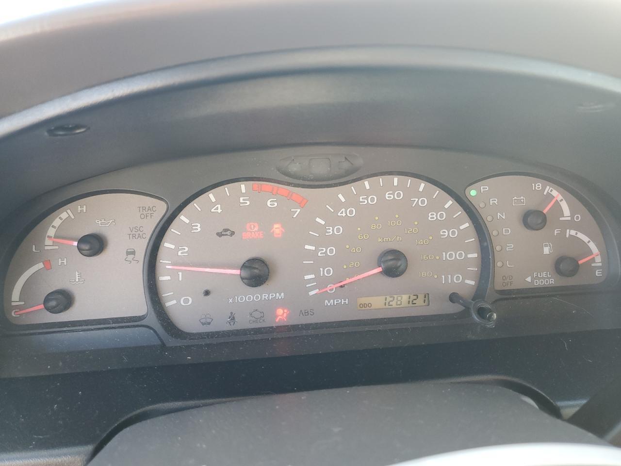 2004 TOYOTA Sequoia