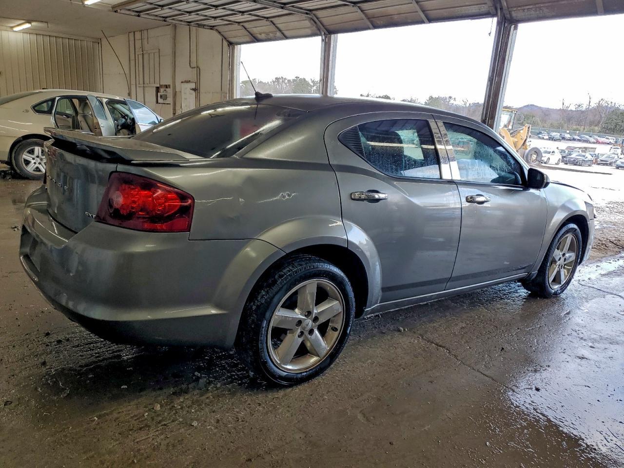 2013 DODGE Avenger