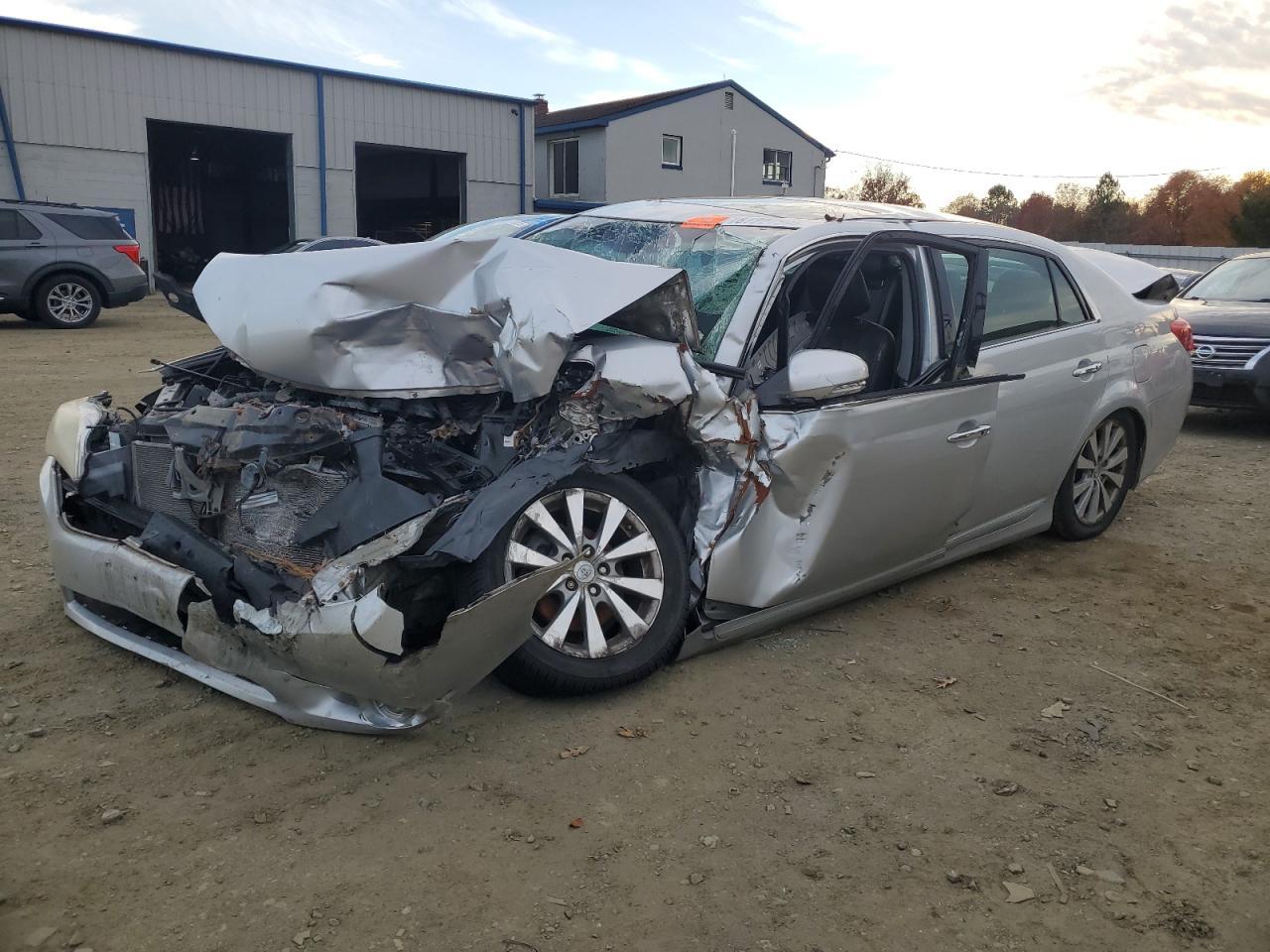 2012 TOYOTA Avalon