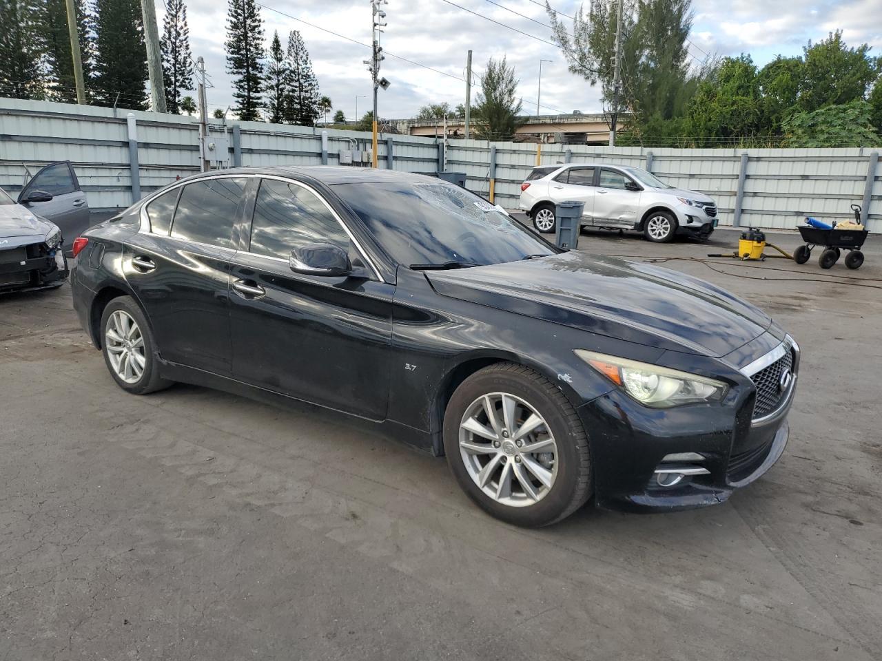 2015 INFINITI Q50