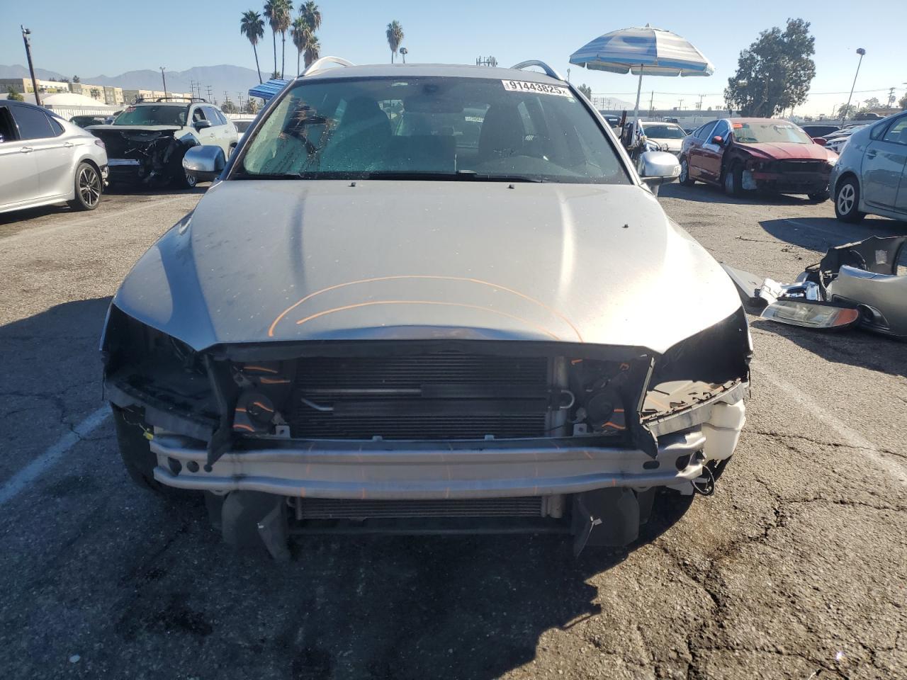 2010 VOLVO V70