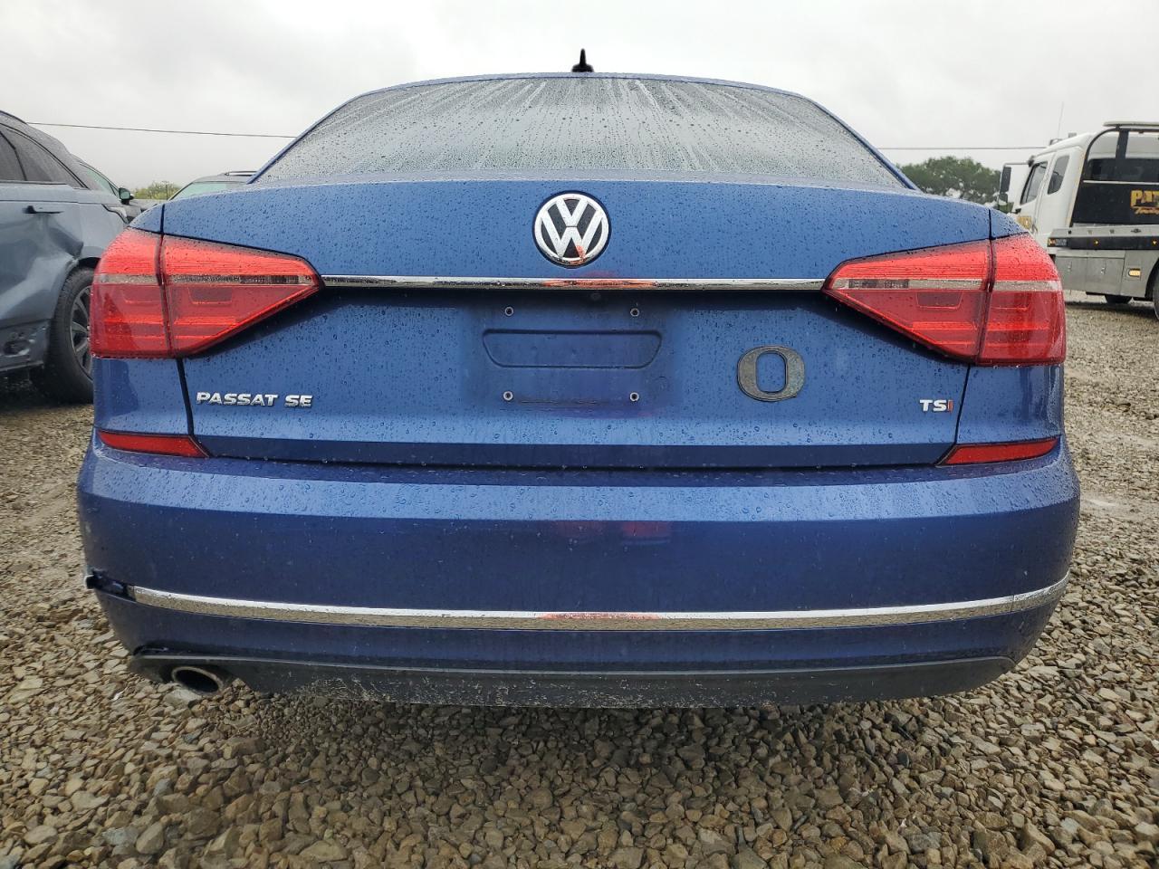 2016 VOLKSWAGEN Passat