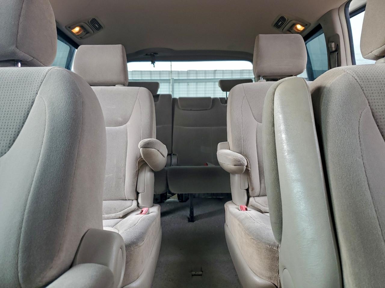 2004 TOYOTA SIENNA