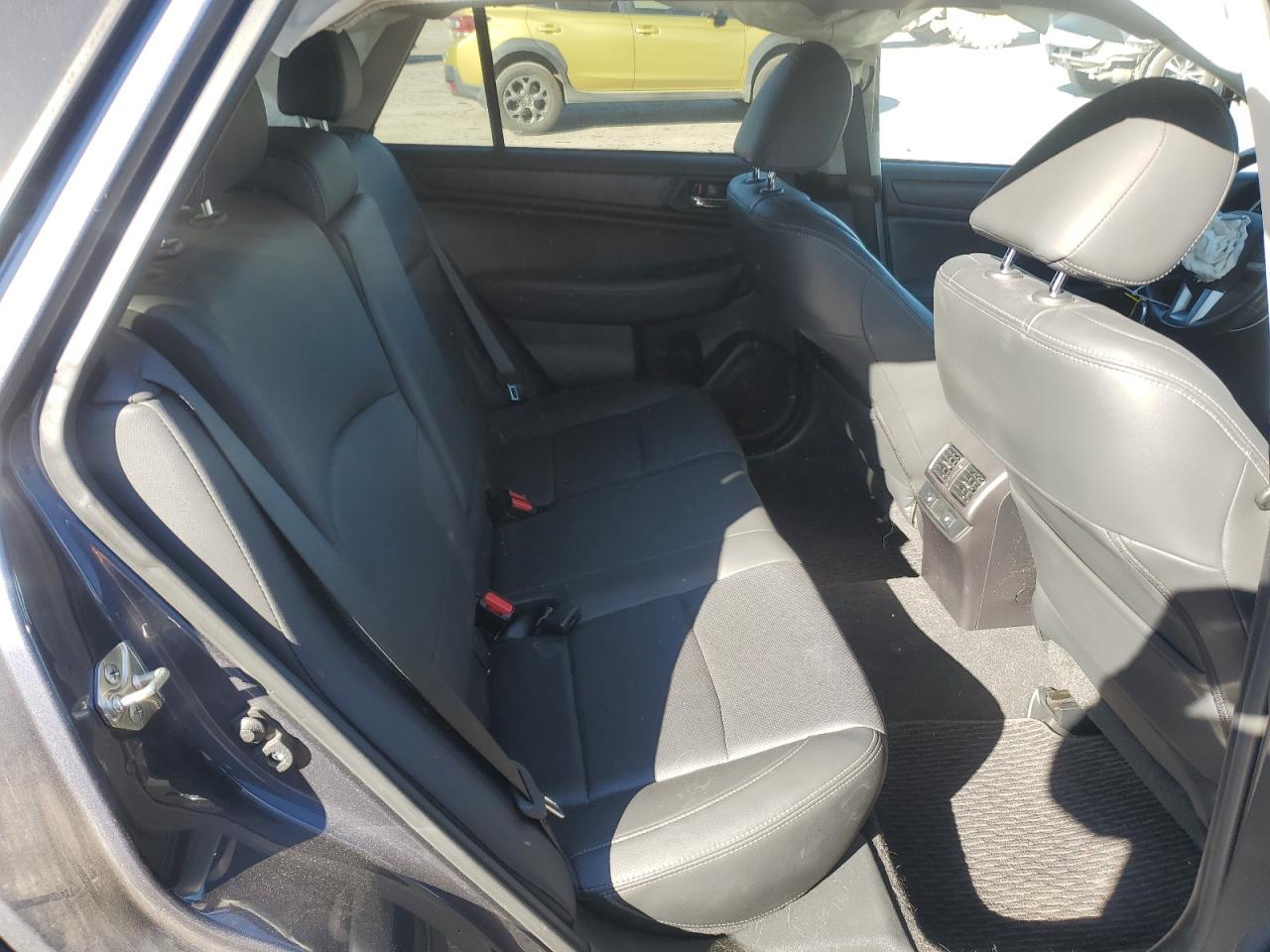 2015 SUBARU Outback