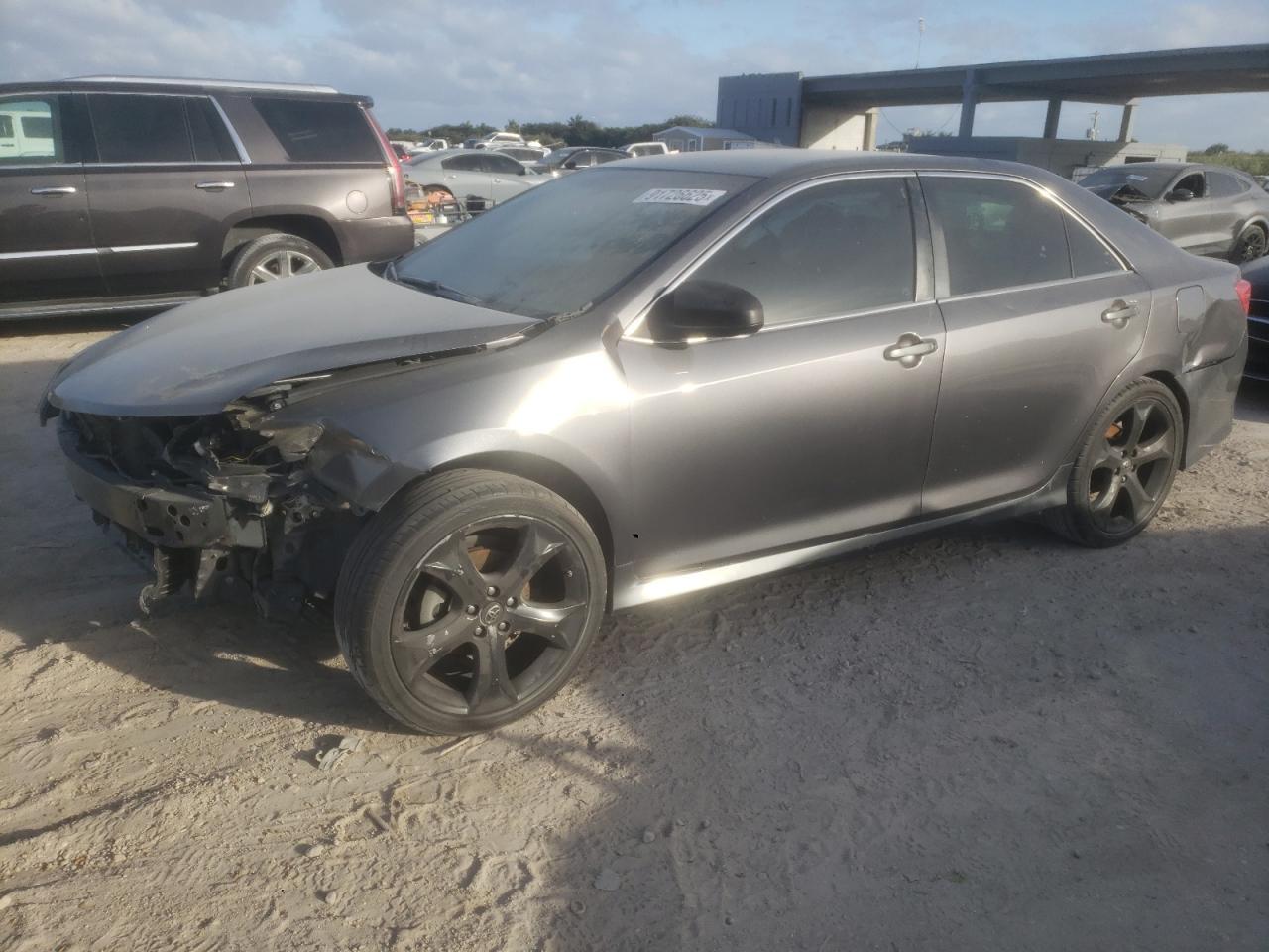 2014 TOYOTA CAMRY