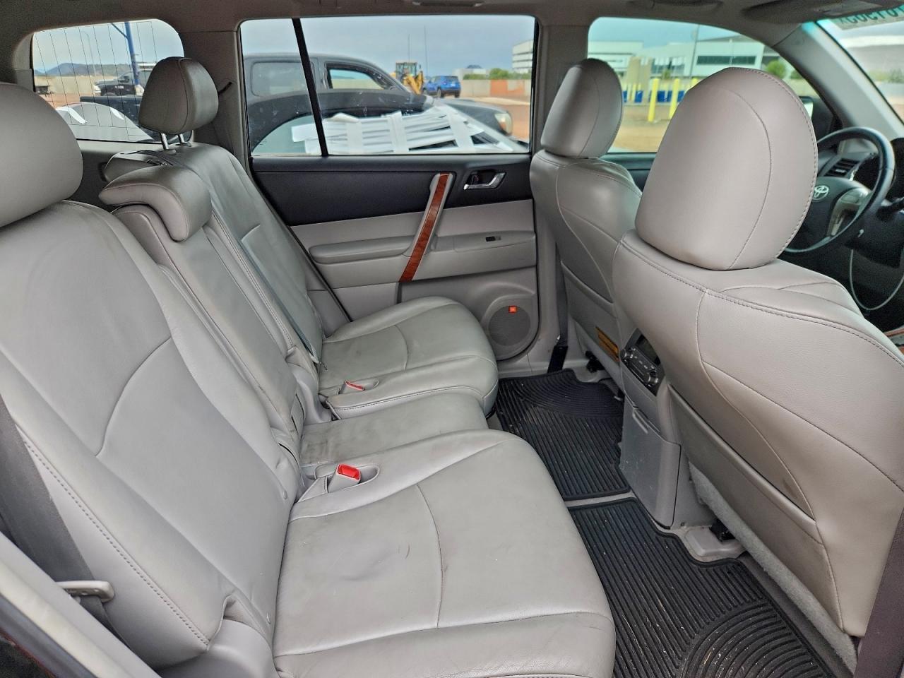 2010 TOYOTA HIGHLANDER