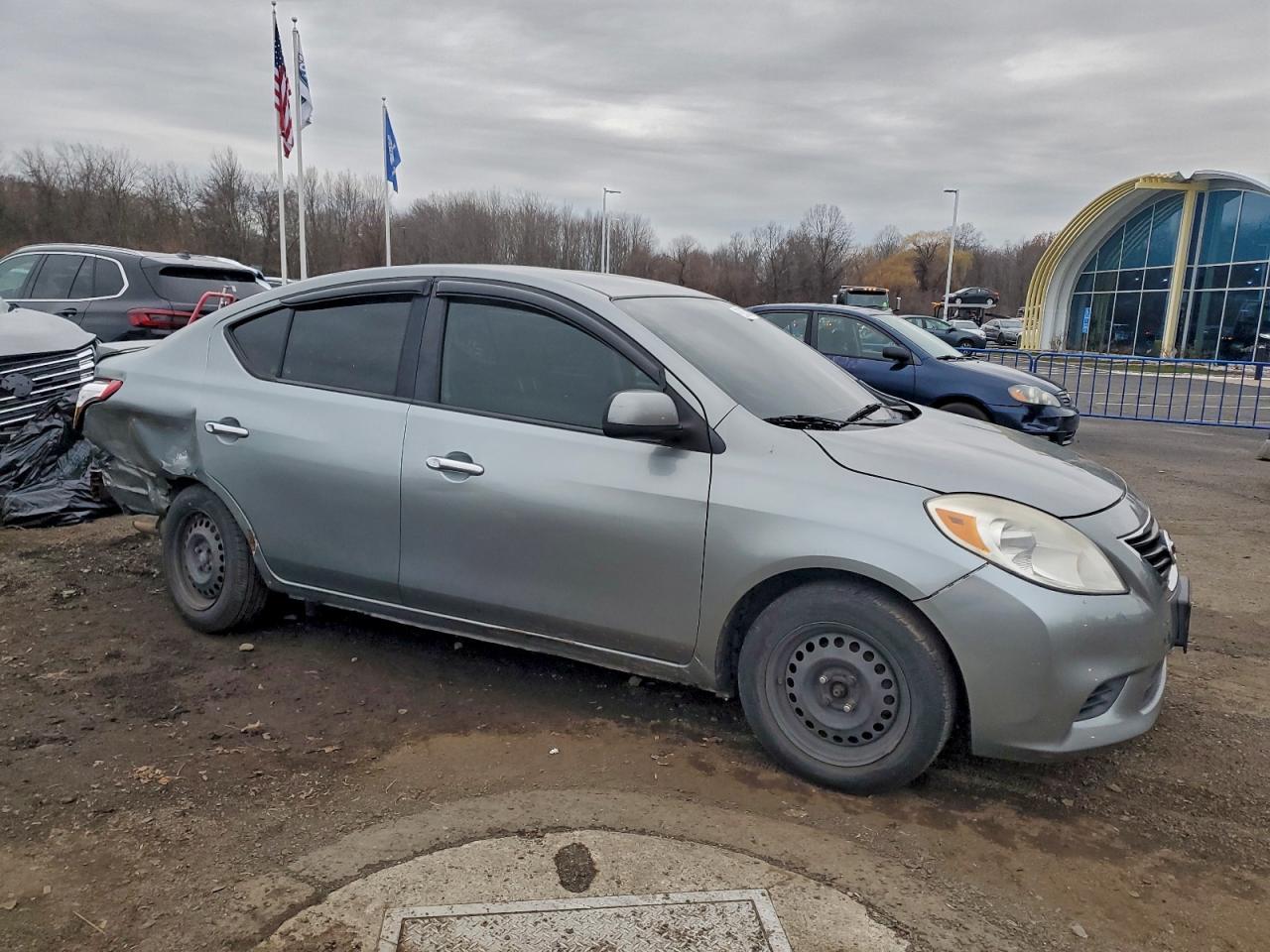 2013 NISSAN VERSA