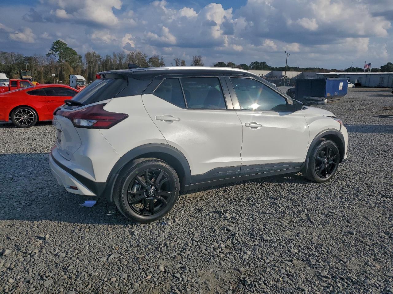 2024 NISSAN KICKS