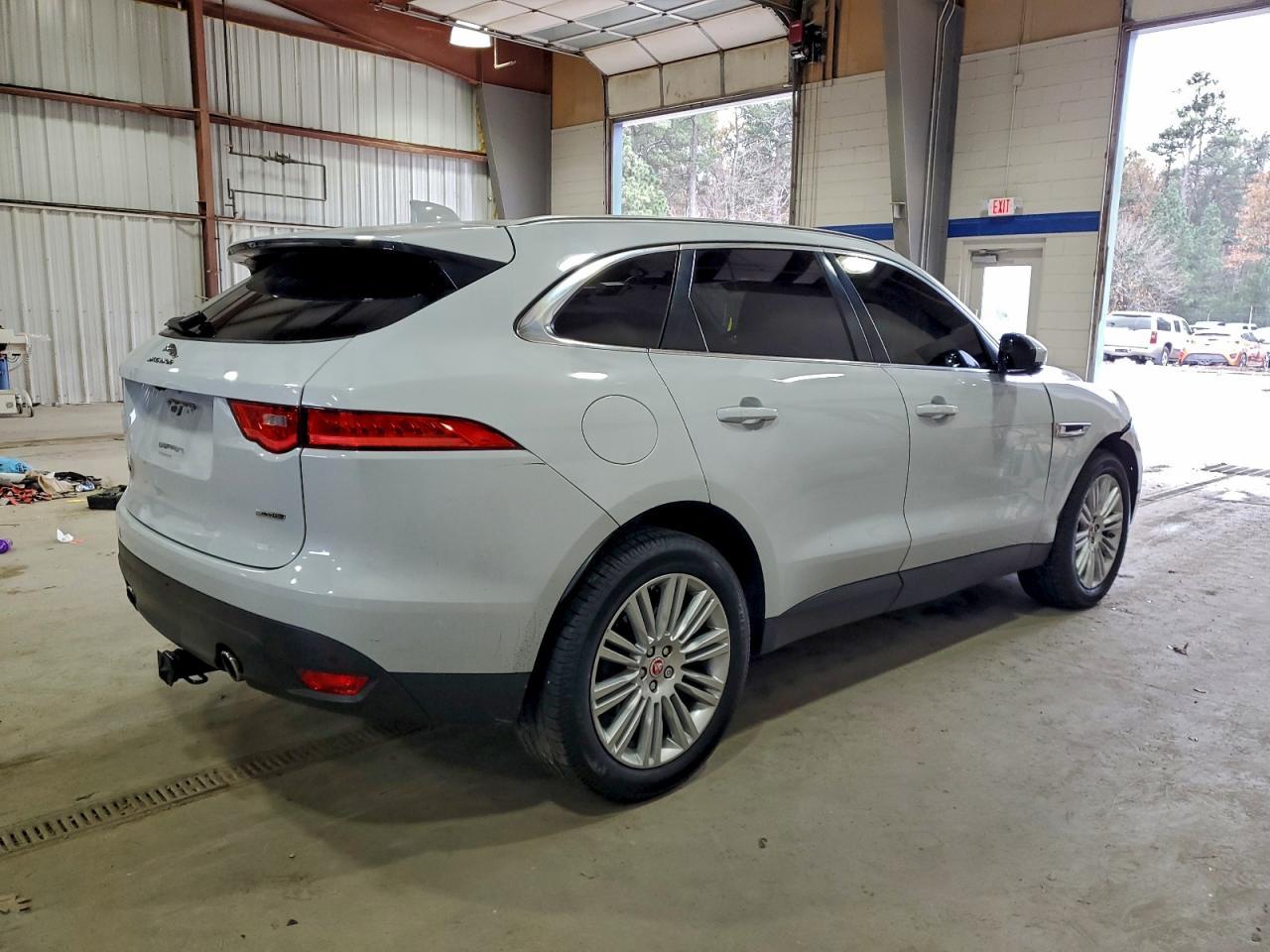 2018 JAGUAR F-Pace
