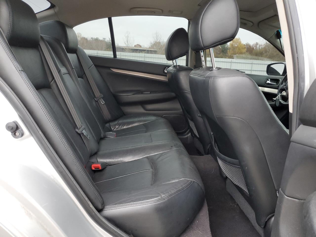 2015 INFINITI Q40