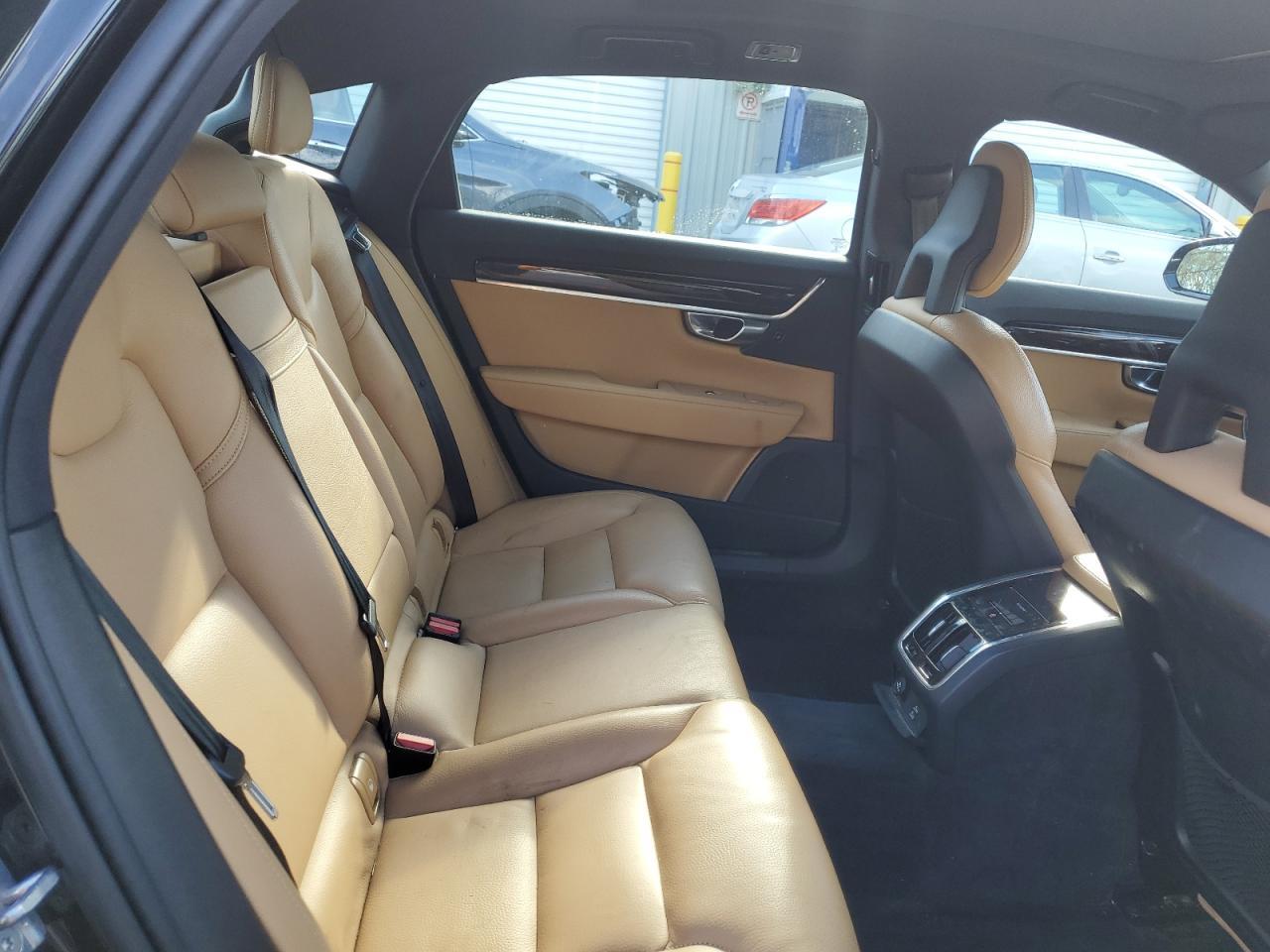 2018 VOLVO S90