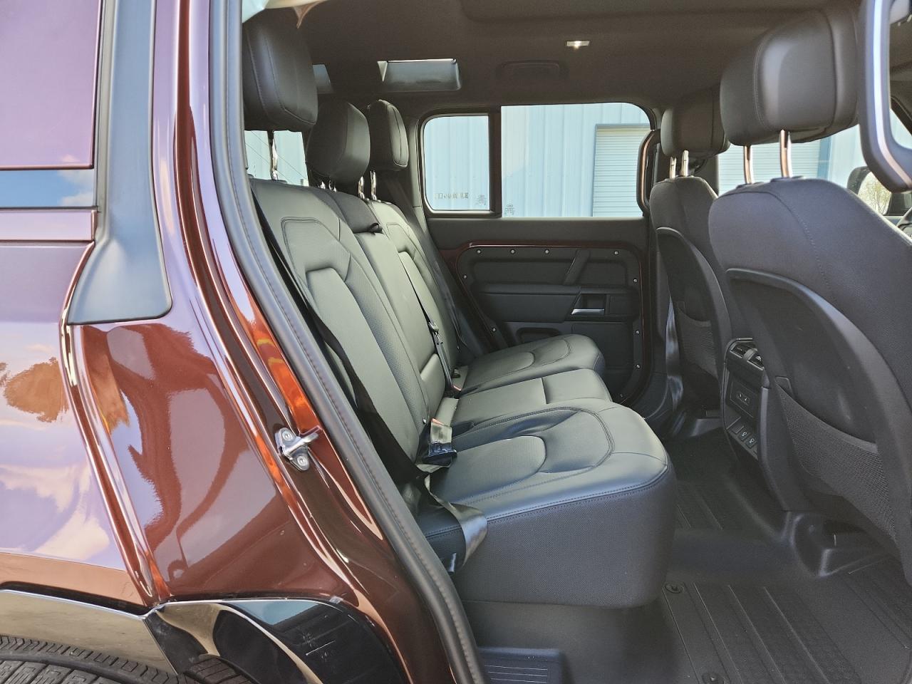 2025 LAND ROVER Defender